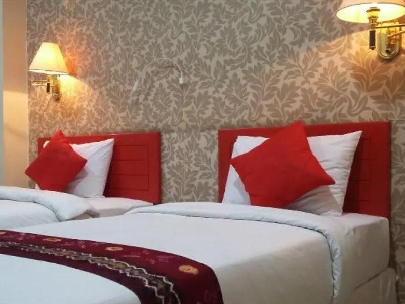 Queen City Hotel Banjarmasin Банджермасин Екстериор снимка