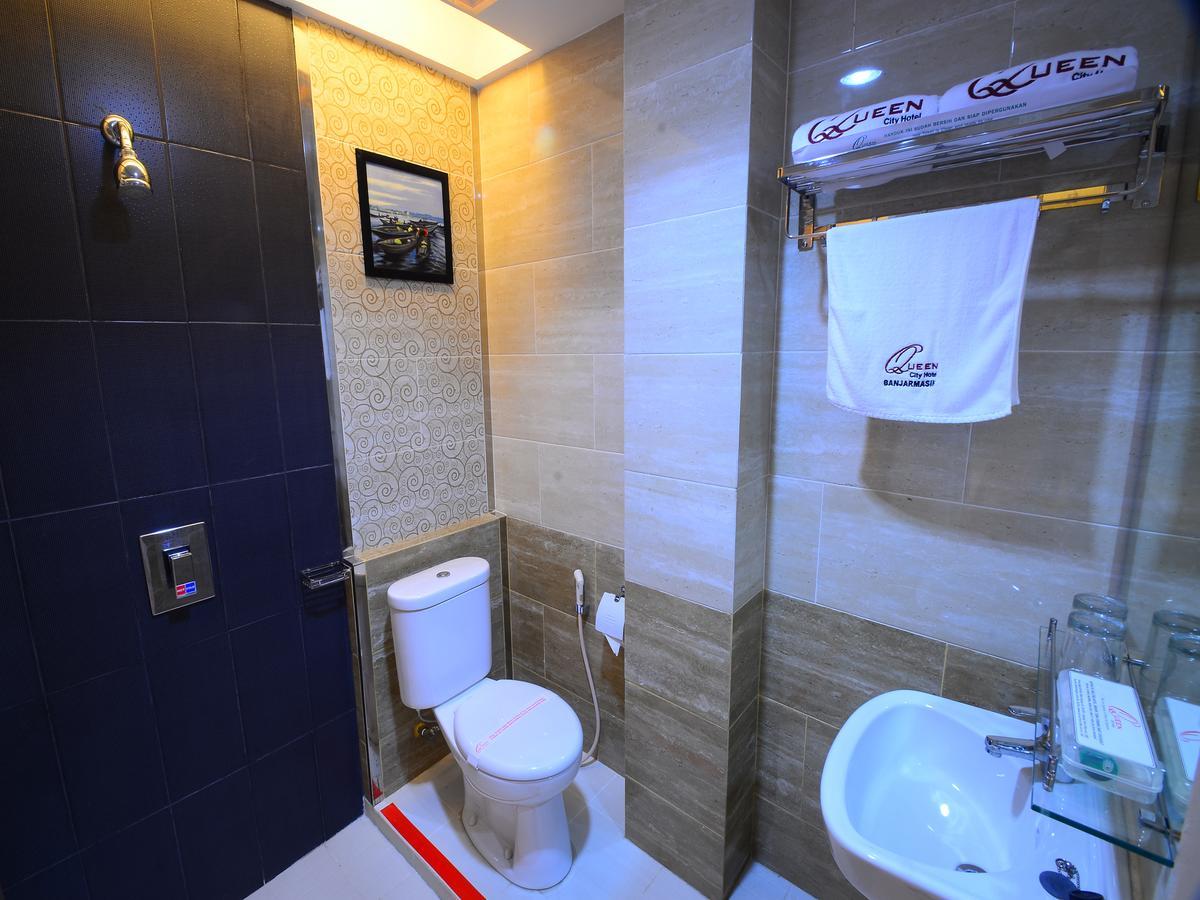 Queen City Hotel Banjarmasin Банджермасин Екстериор снимка