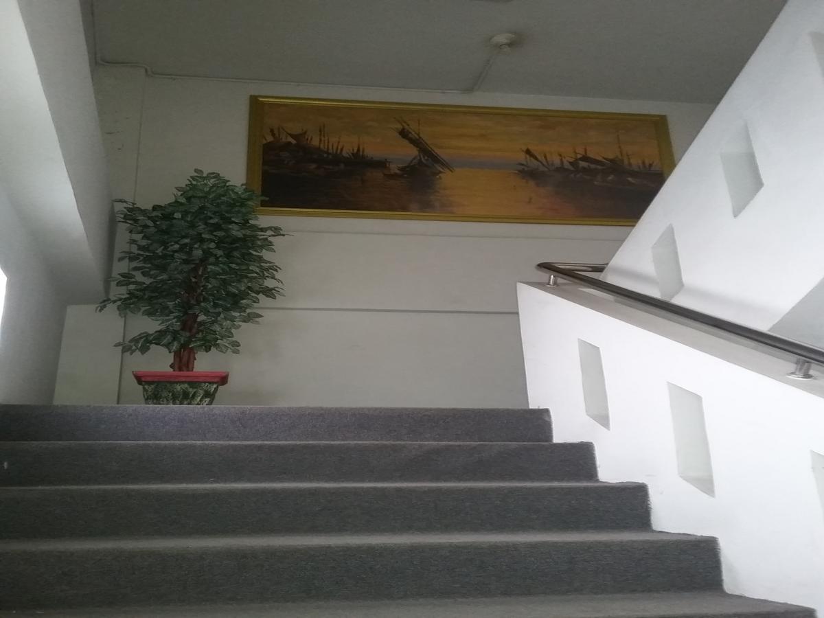 Queen City Hotel Banjarmasin Банджермасин Екстериор снимка