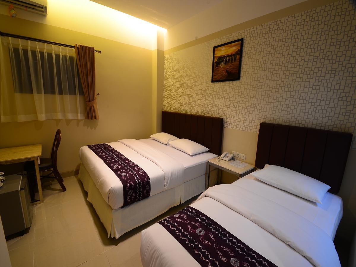 Queen City Hotel Banjarmasin Банджермасин Екстериор снимка
