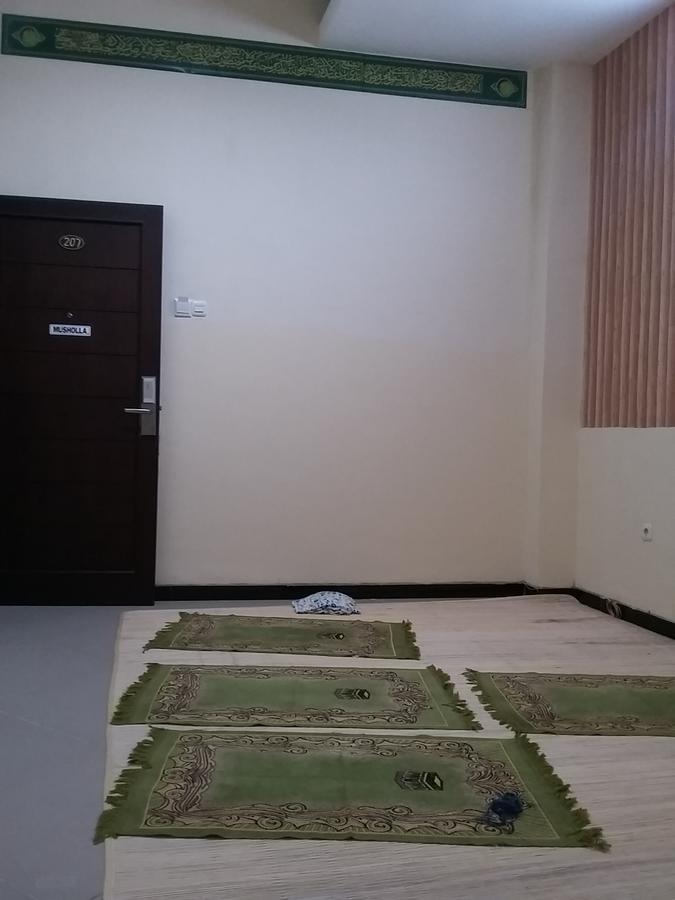 Queen City Hotel Banjarmasin Банджермасин Екстериор снимка