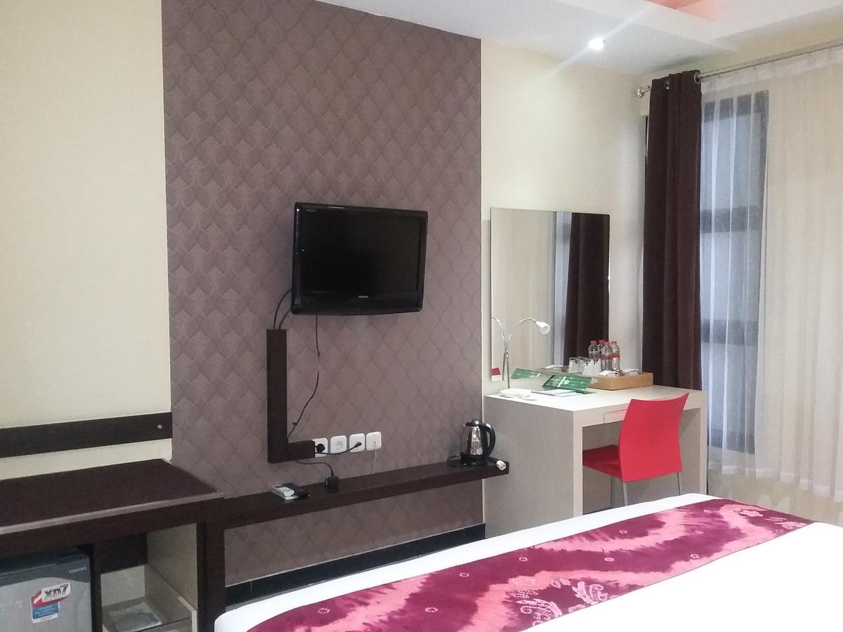Queen City Hotel Banjarmasin Банджермасин Екстериор снимка