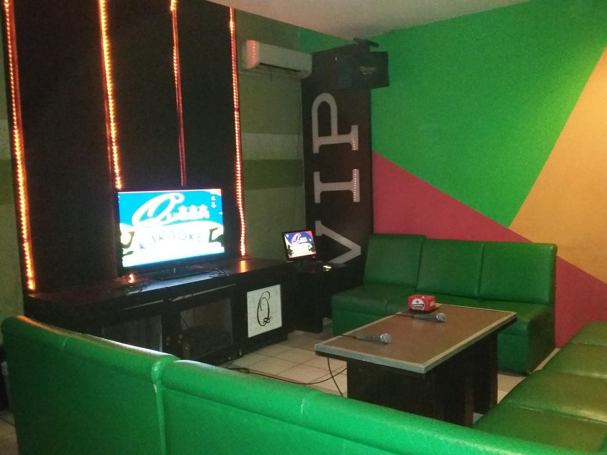 Queen City Hotel Banjarmasin Банджермасин Екстериор снимка