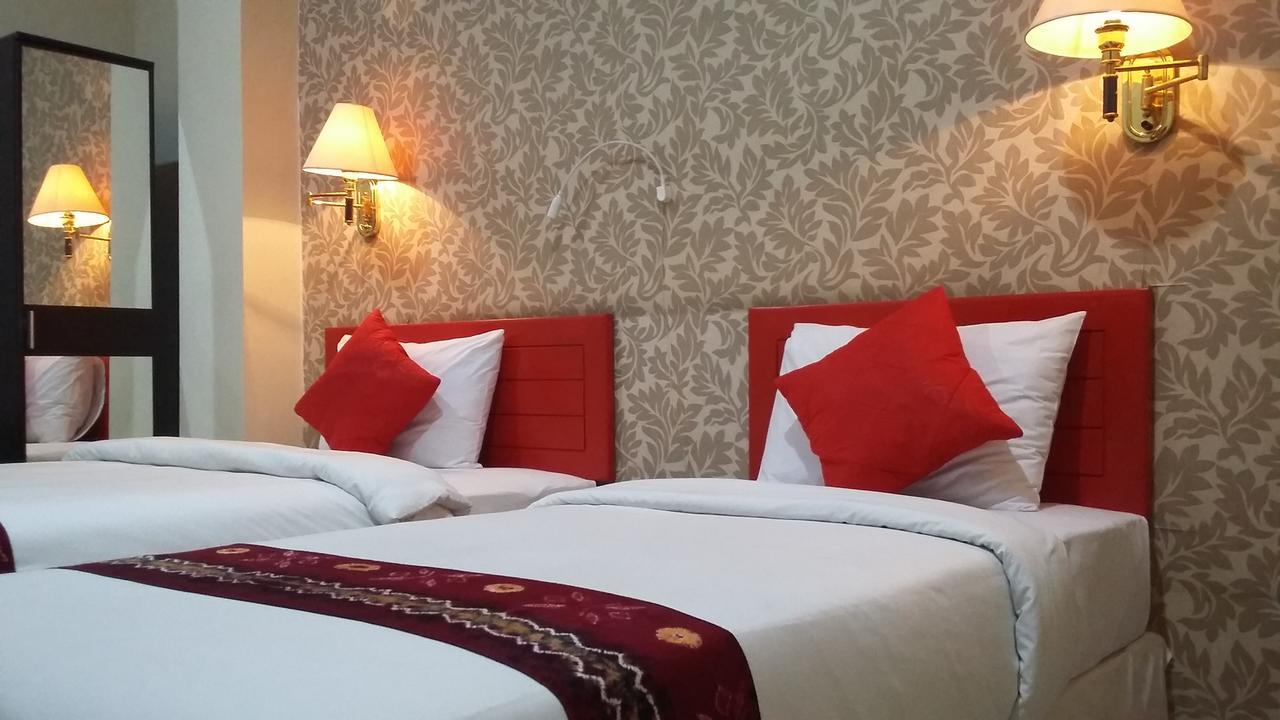 Queen City Hotel Banjarmasin Банджермасин Екстериор снимка