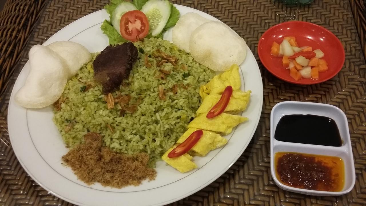 Queen City Hotel Banjarmasin Банджермасин Екстериор снимка