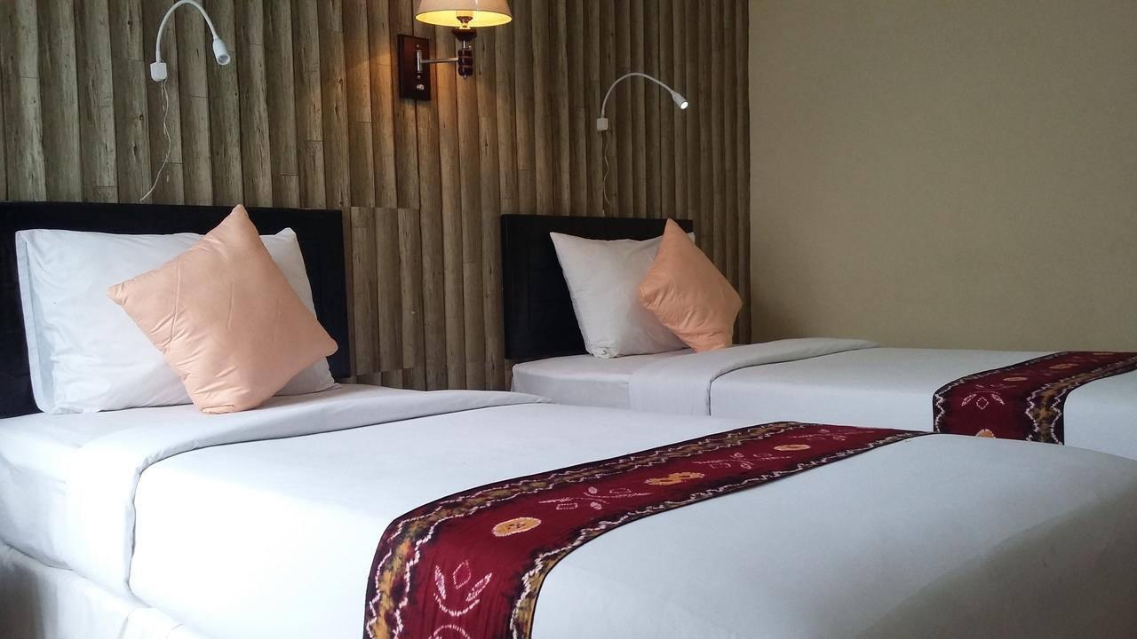 Queen City Hotel Banjarmasin Банджермасин Екстериор снимка