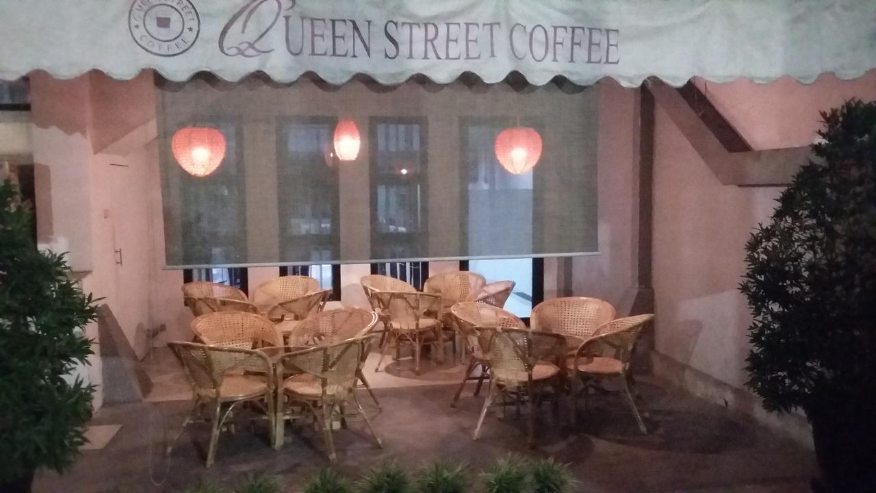 Queen City Hotel Banjarmasin Банджермасин Екстериор снимка